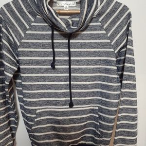 Feathers size M. Sweatshirt style